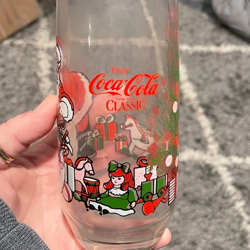 Vintage Coca Cola Classic Santa Christmas Glasses 1984 MC CRORY STORES, INC.
